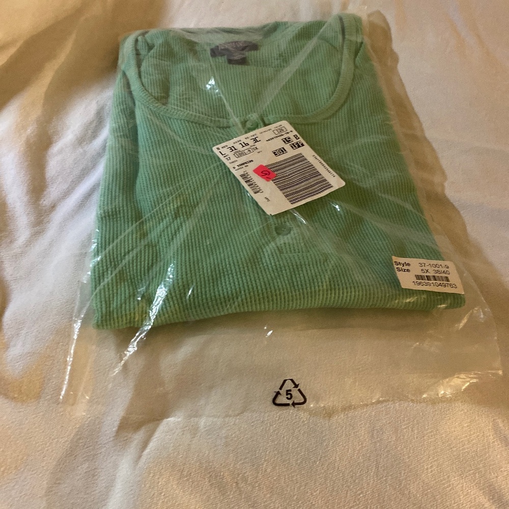 Woman’s mint green long sleeve shirt